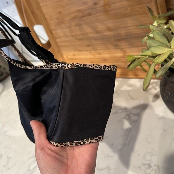 Olga wide strap leopard print accents underwire not lined T-shirt bra size 38D - Picture 2 of 7